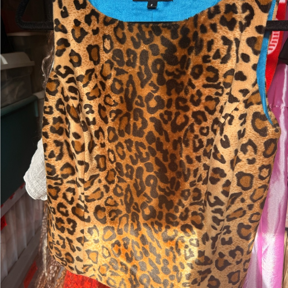 Karen Kane Leopard Print Top with Vibrant Blue satin lining Sz 6